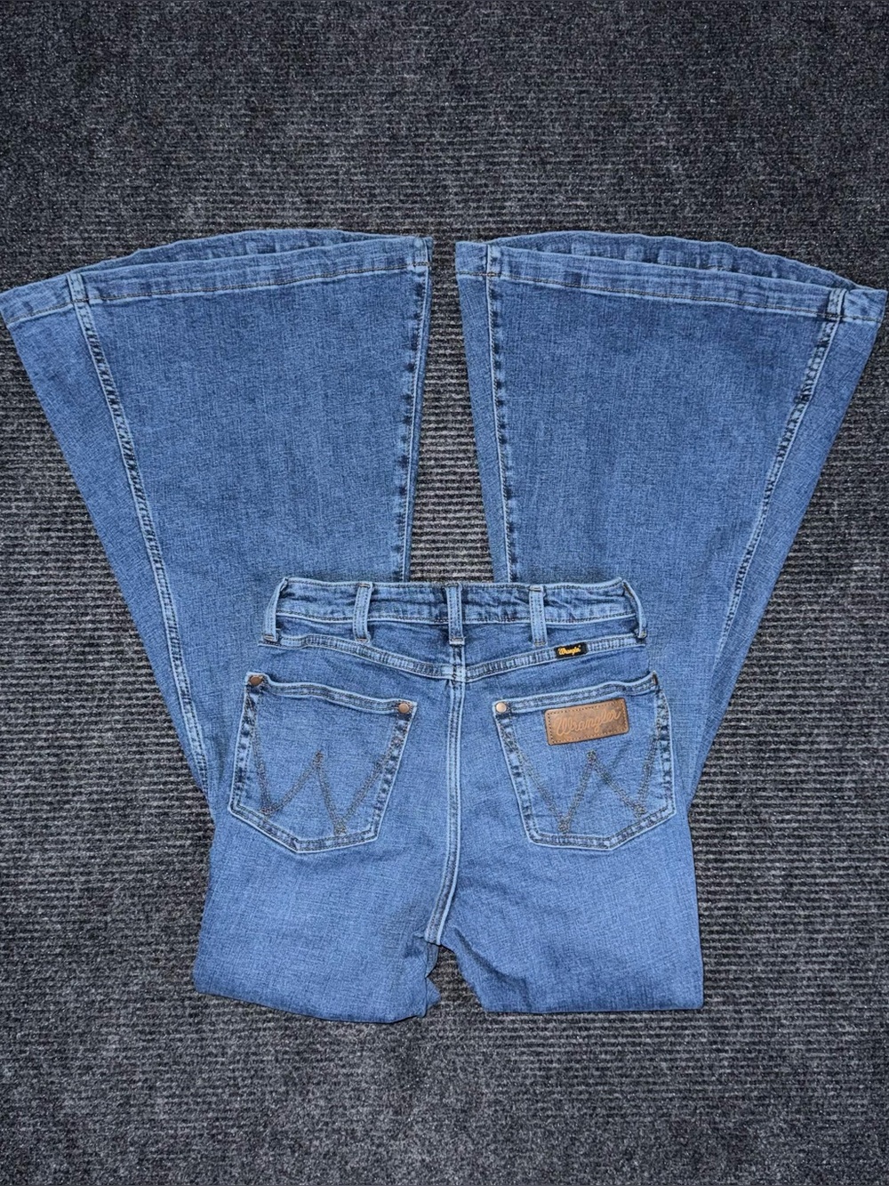 Wrangler Retro High Rise Trumpet Super Flare Bell Bottom Jean 27x33 Western Boho